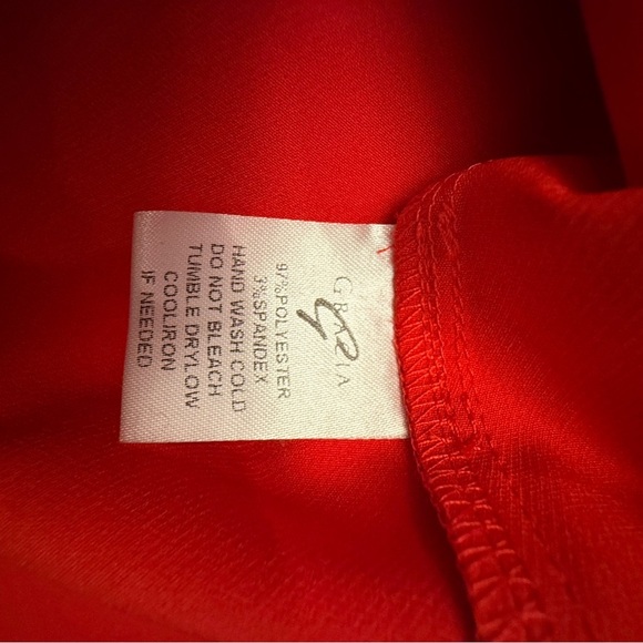 Saint Gil Paris Elegant Red Women's Top with Flared Sleeves - Picture 7 of 7